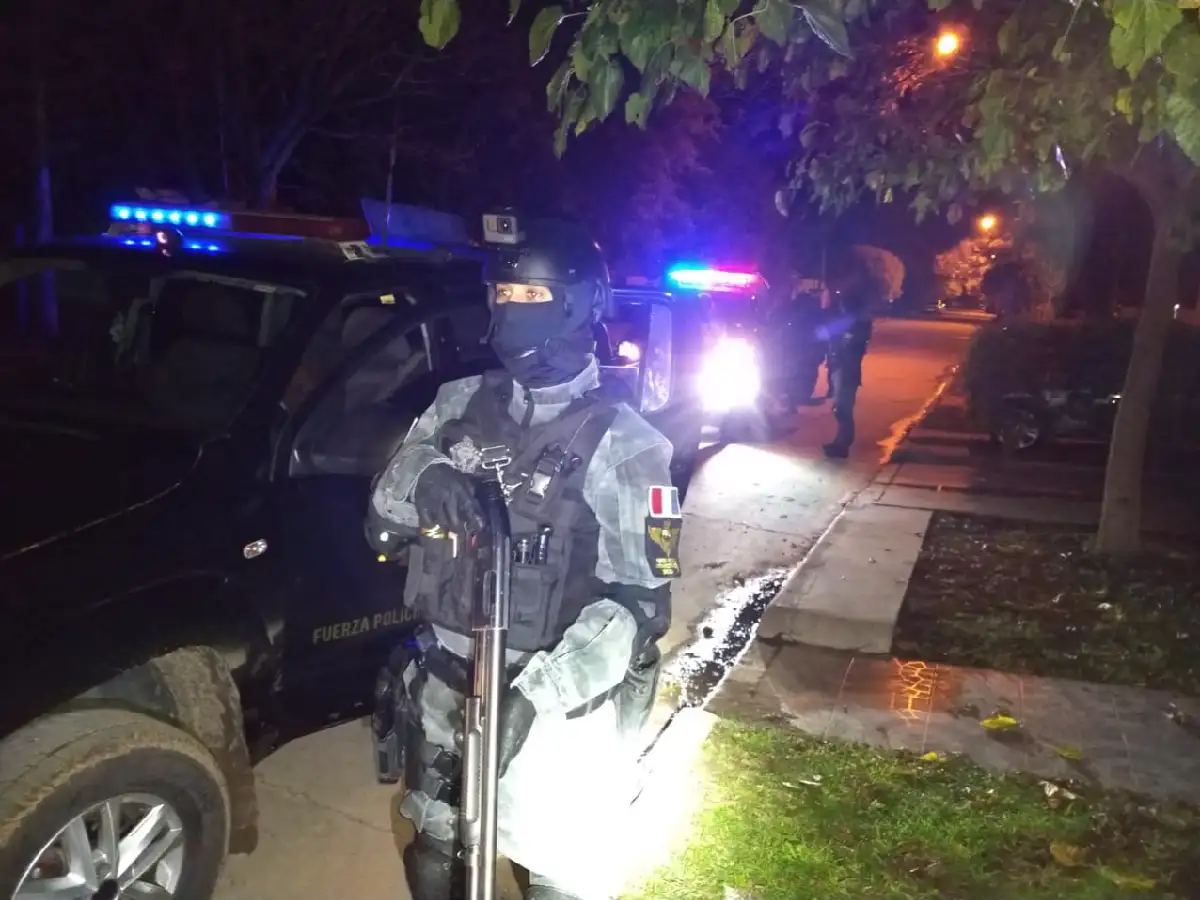 Detuvieron a cinco personas en Laspiur por narcomenudeo