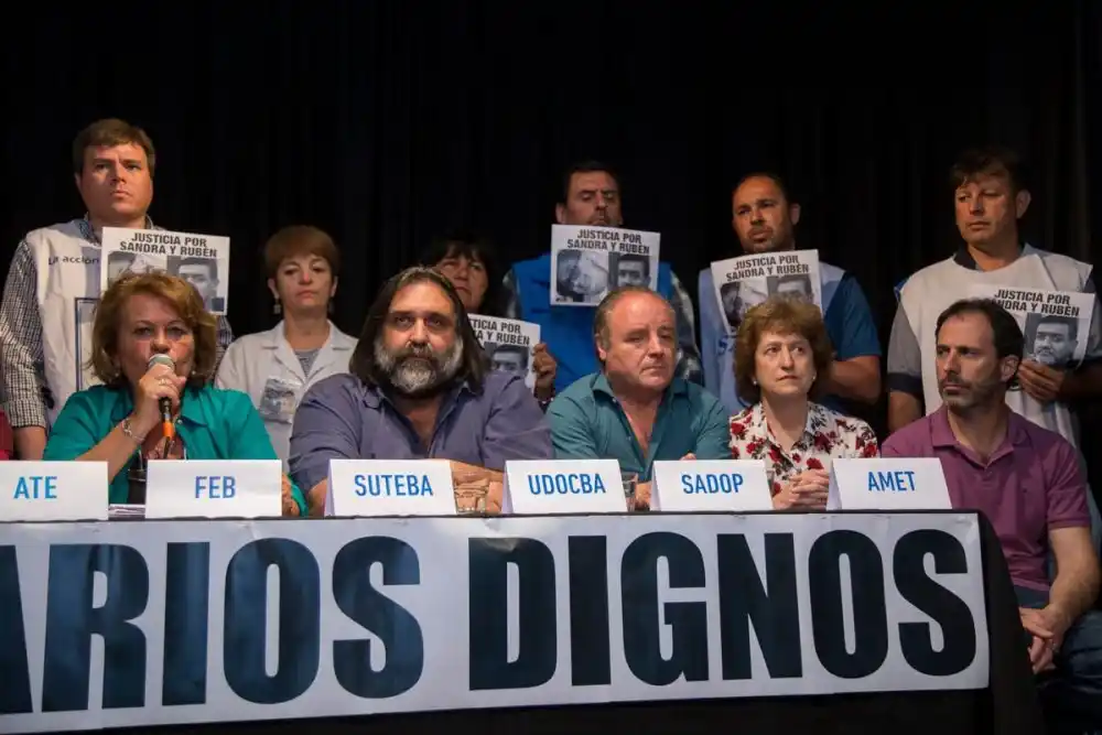 Docentes y estatales presionan con pedido de «cláusula gatillo» mensual