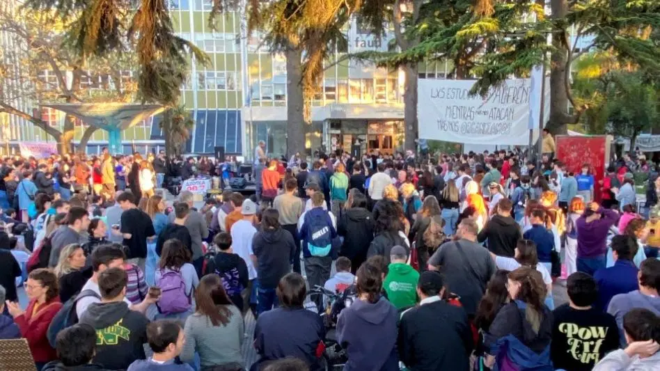 Estudiantes Deciden la Continuidad de las Tomas en Facultades en Rechazo al Veto al Financiamiento Universitario