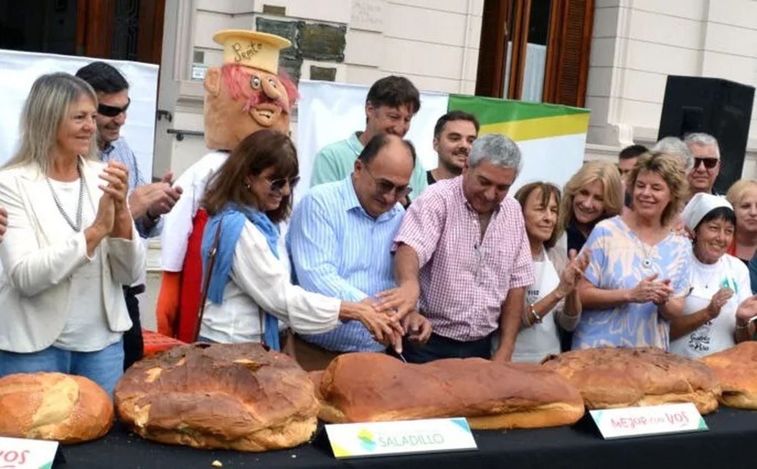 Cómo fue la Fiesta de la Galleta de Piso en Saladillo: “Esta vez nos tocó brillar”, dijo el intendente