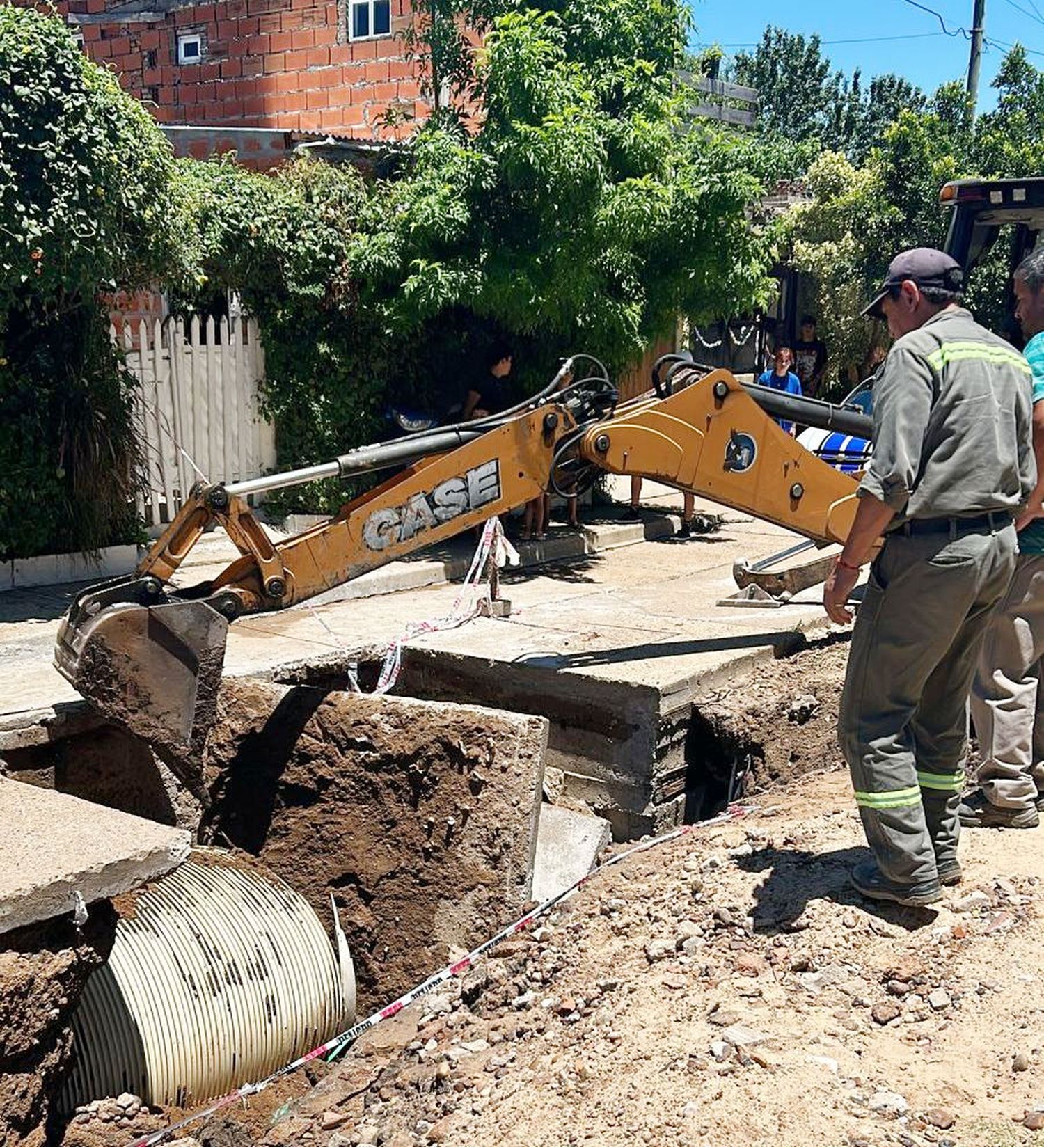 Servicios públicos reparó un  desagüe afectado por el temporal