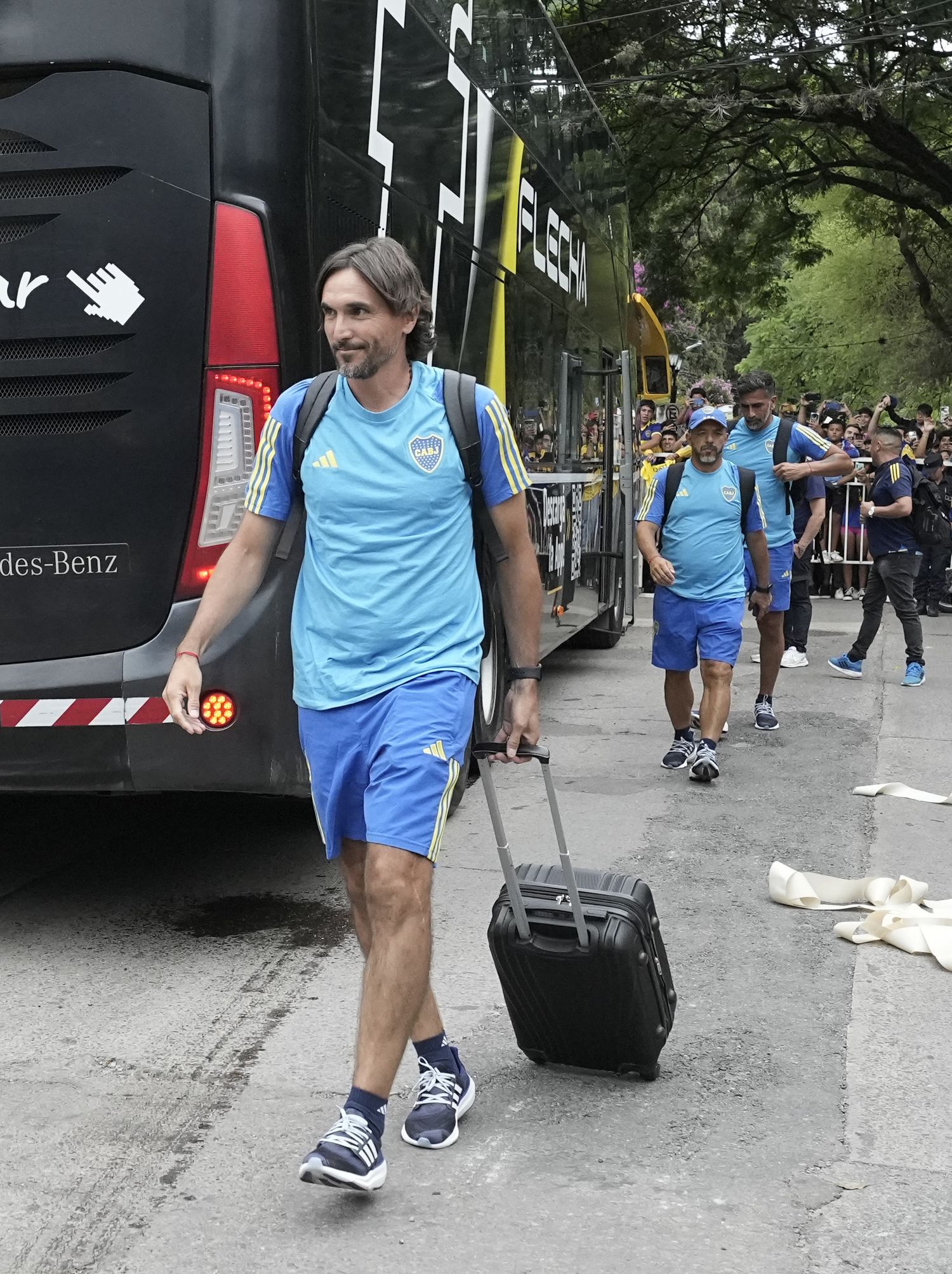 Diego Martínez en su llegada a Salta.