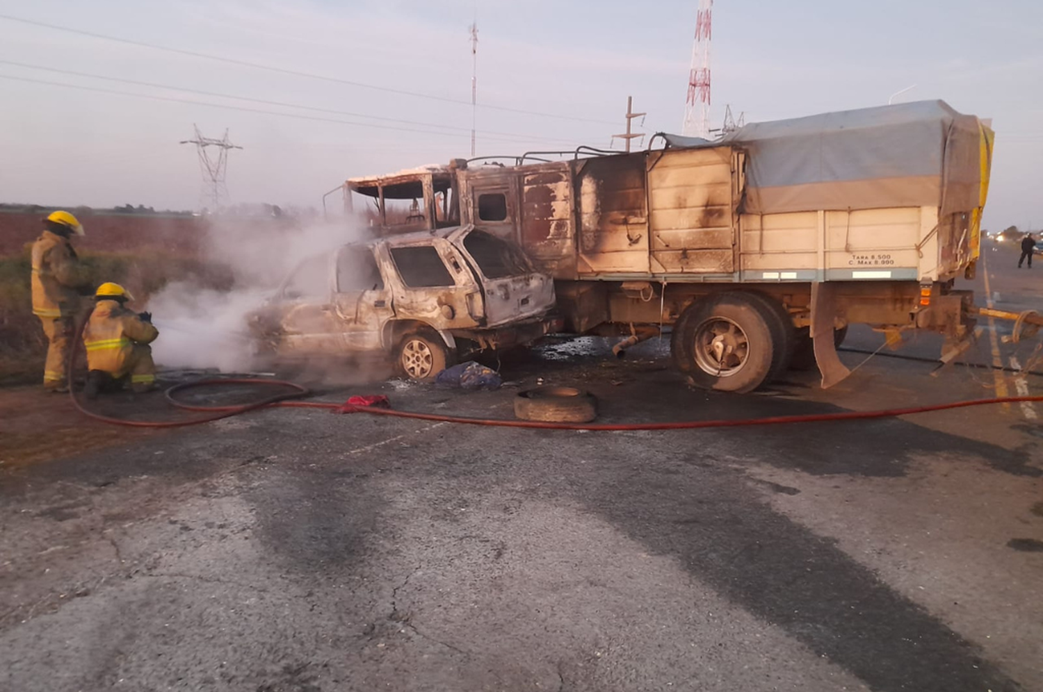 Arocena: un violento choque entre dos vehículos seguido de incendio dejó dos muertos y varios heridos