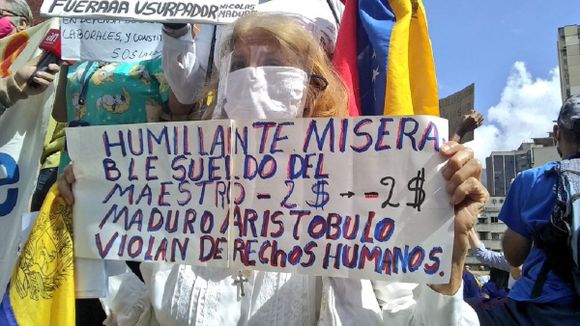 EL KARMA DEL EMPLEADO PÚBLICO: gana 8 veces menos que uno del sector privado (+Detalles)