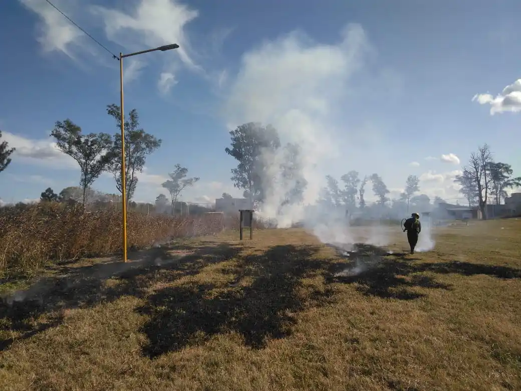Incendio en el barrio 348: una dotación de Bomberos trabajó en el lugar