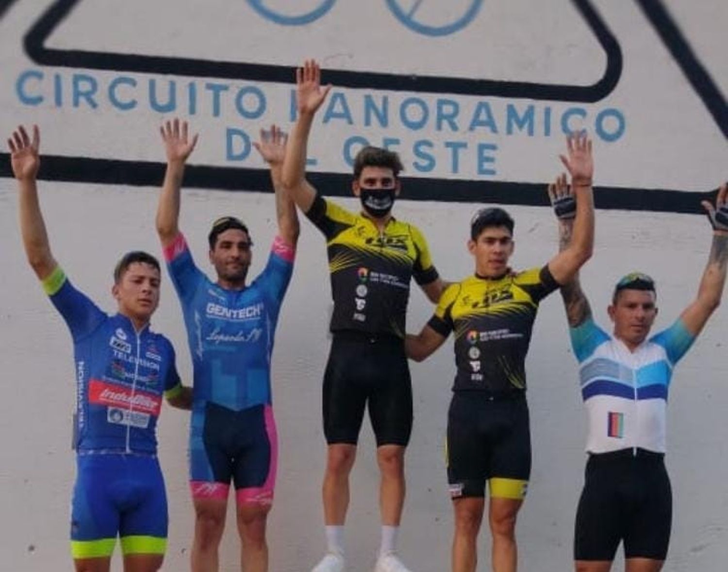 Mariano Manzo volvió a la victoria en el Panorámico de Oeste y lleva seis en el año