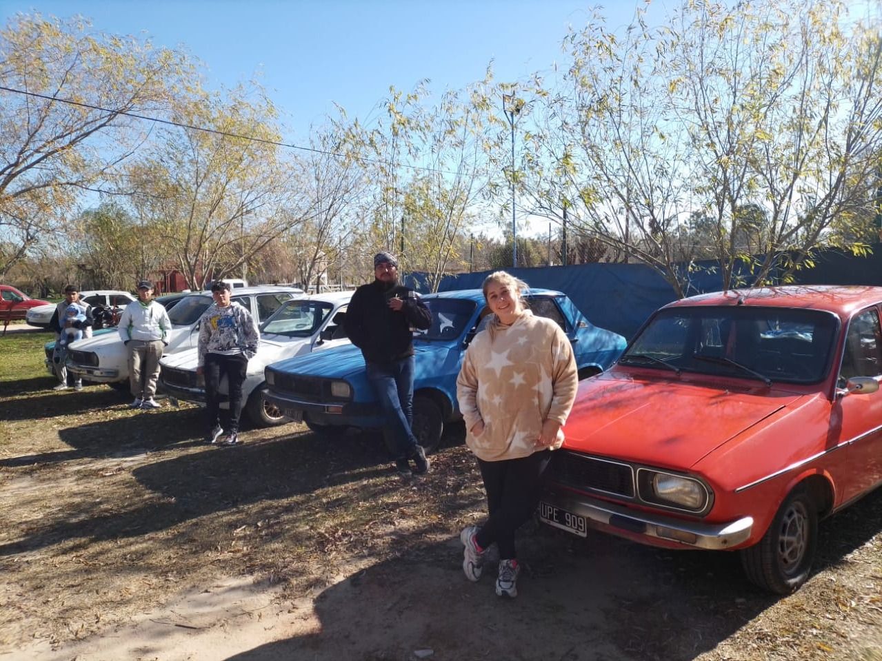 Los amantes de Renault 12 mostraron sus autos y compartieron la pasión por la marca.