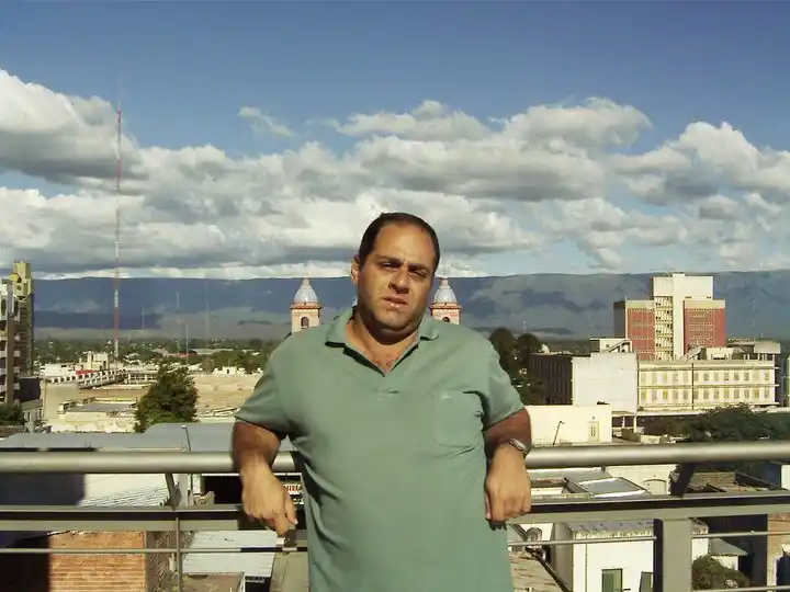 Silencio en la radio, se fue un periodista
