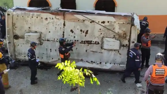 Accidente vial en Valencia dejó 5 muertos y 28 heridos (+LISTADO)