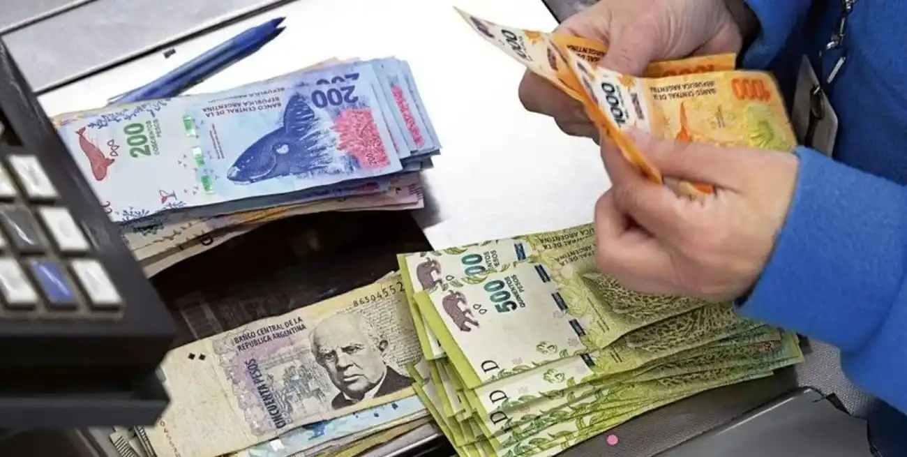 Ni la teoría monetaria de Milton Friedman ni ninguna teoría dentro de la corriente monetarista sostienen llanamente que la única causa de la inflación sea la emisión.