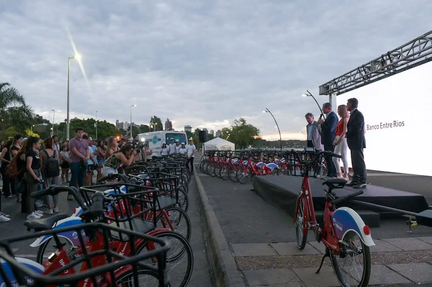 Presentaron Bicivía, el sistema de bicicletas públicas de Paraná