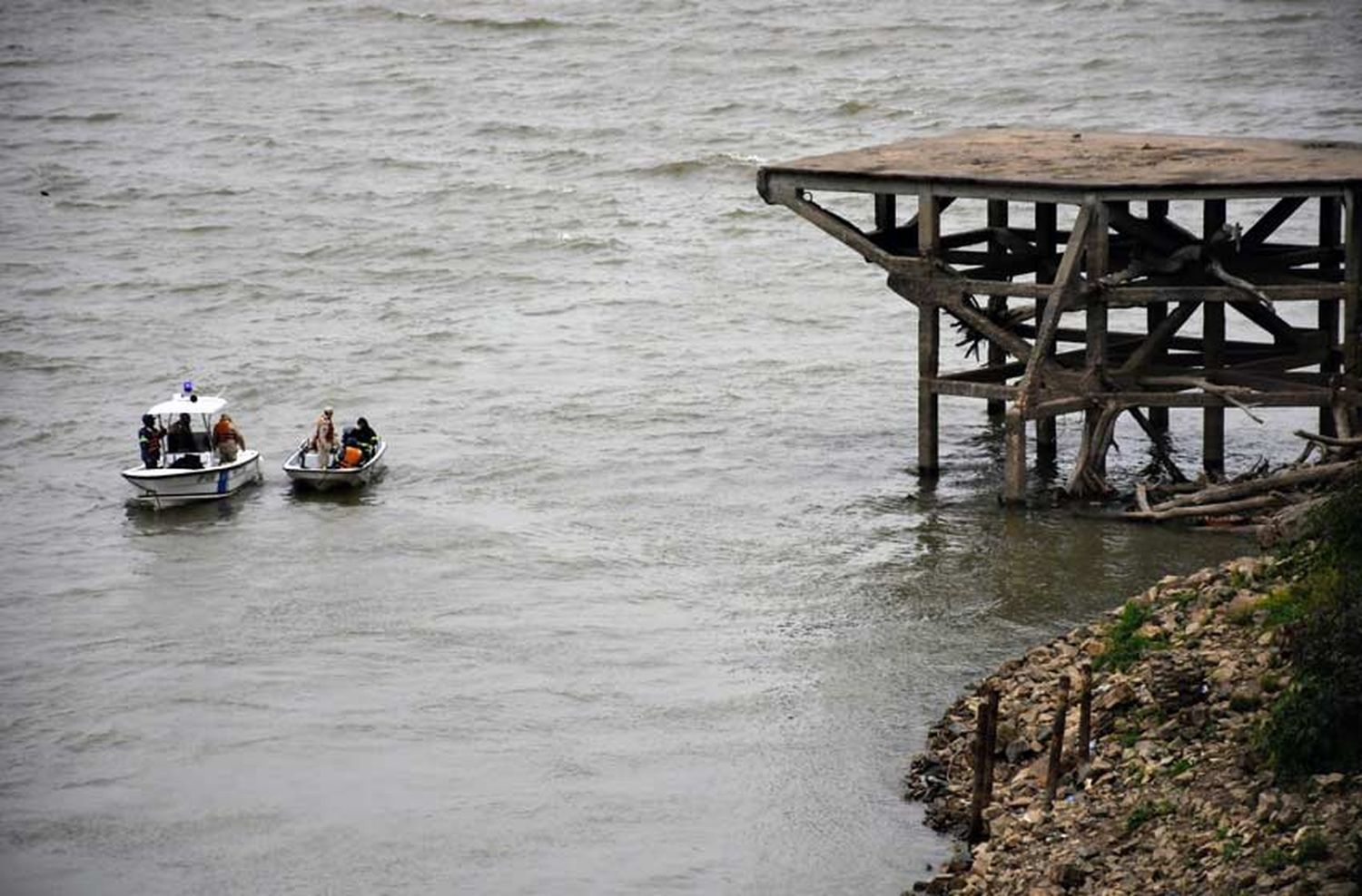 Buscan a un joven de 22 años que desapareció en el Paraná mientras pescaba con su hermano