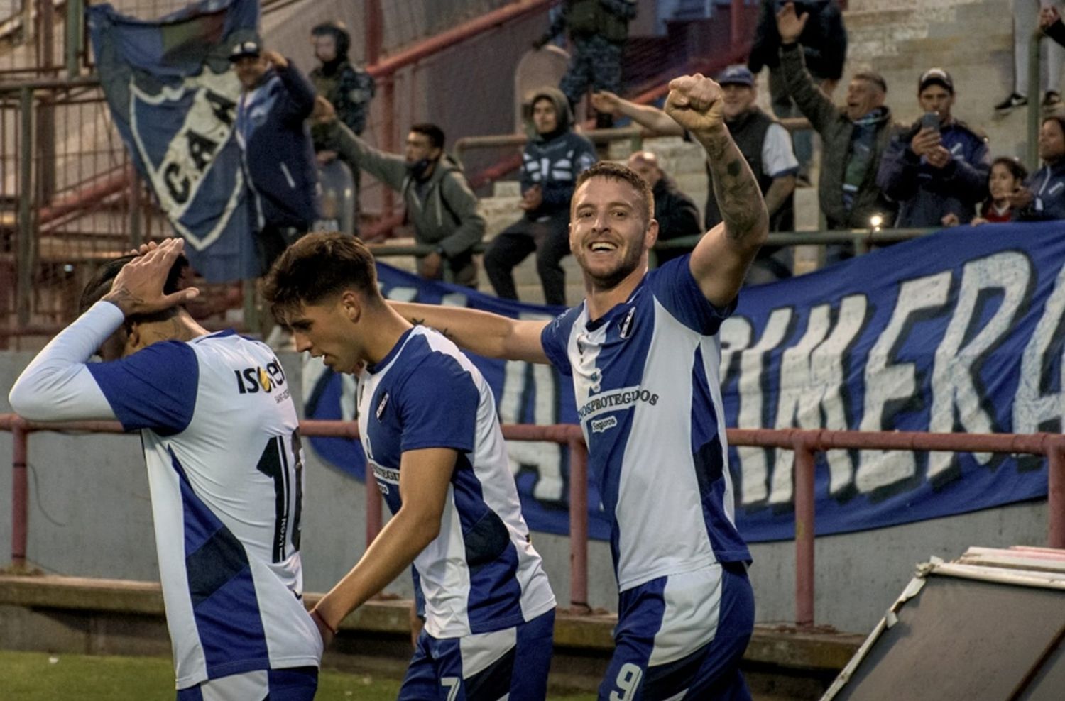 Gran triunfo de Alvarado en el Estadio Minella