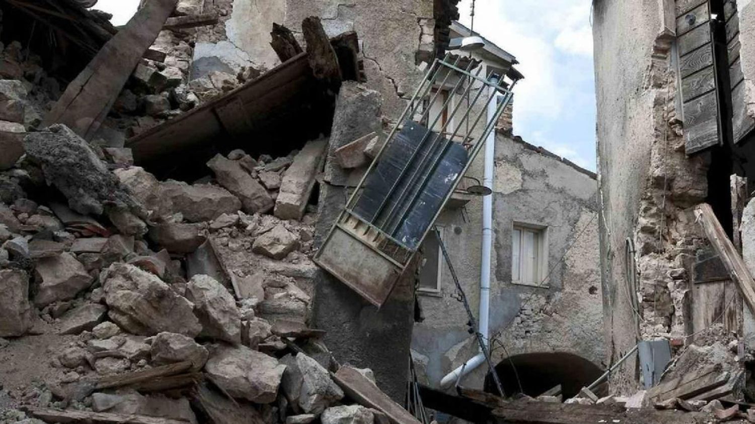 El terremoto causó serios destrozos a la infraestructura.