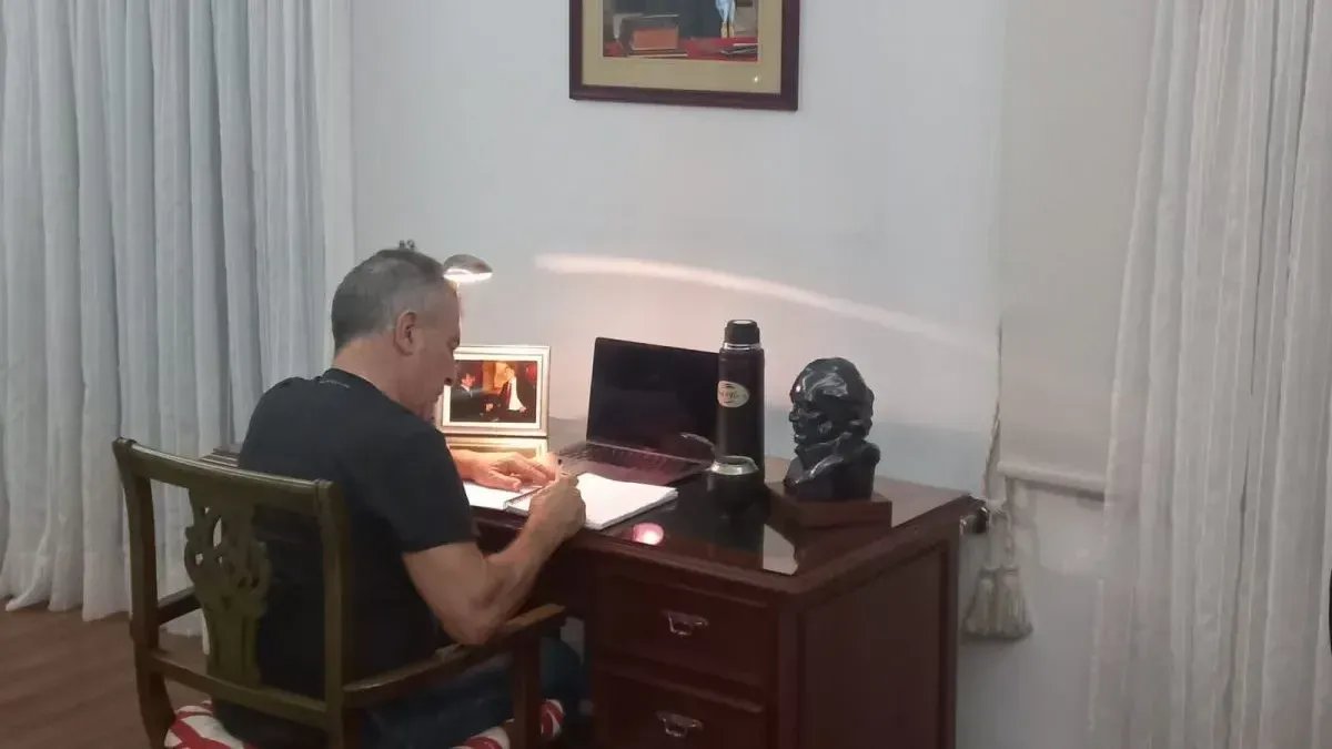 Urribarri anunció que está escribiendo un libro