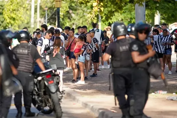 Grave enfrentamiento entre barras de Gimnasia y Esgrima de Mendoza: muriò un hincha