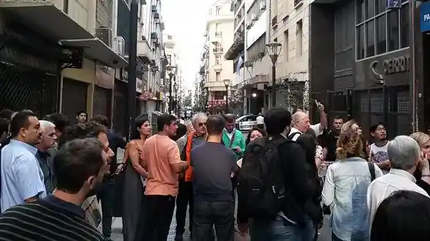 Pánico en Radio Nacional: entró un hombre armado a un programa en vivo