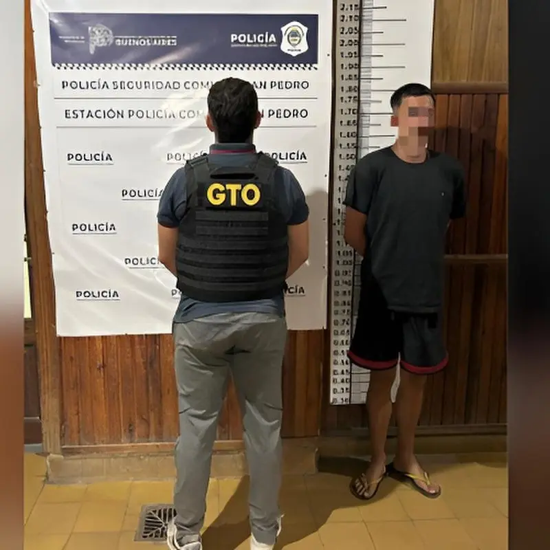 El sospechoso fue aprehendido por la policía.