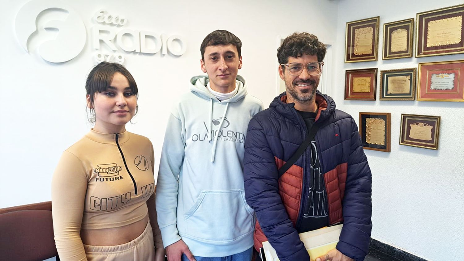 En Ecos Diarios. Camila Leguizamón, Santiago Medina y el profesor Ignacio Lorenzo