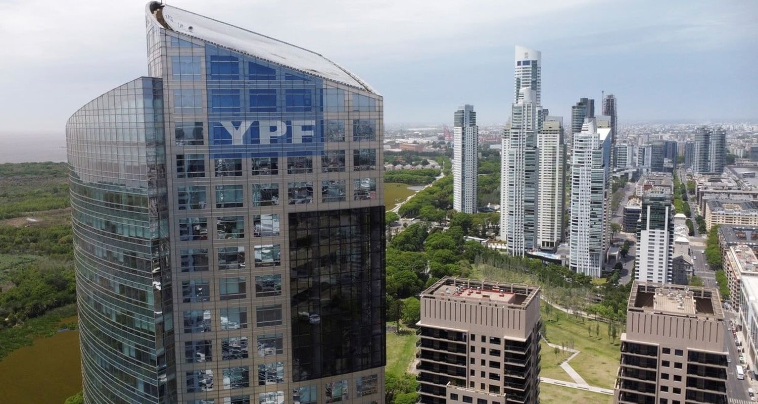 La Argentina expropió el 51% de las acciones de YPF en 2012. Crédito: REUTERS / Agustin Marcarian.