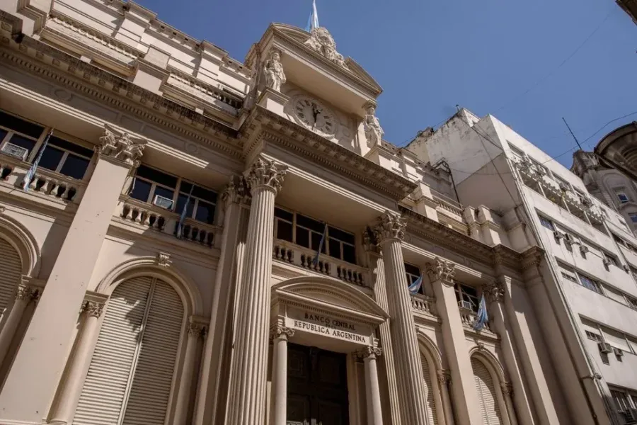 Habilitaron la emisión de otros dos billones de pesos para 2024