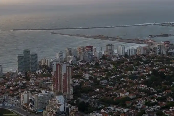 Las autoridades recomiendan evitar la circulación por la vía pública, salvo que sea estrictamente necesario.