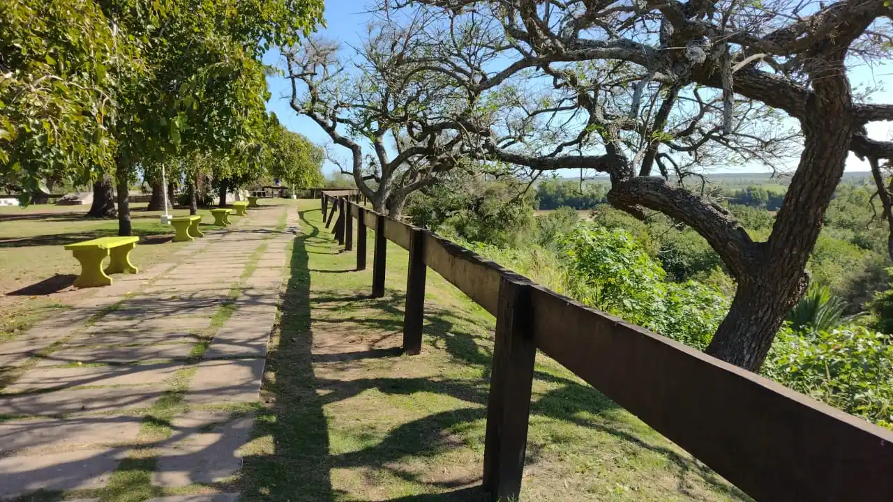 Los menores caminaban solos cuando fueron abordados por el delincuente. Foto: La Opinión.