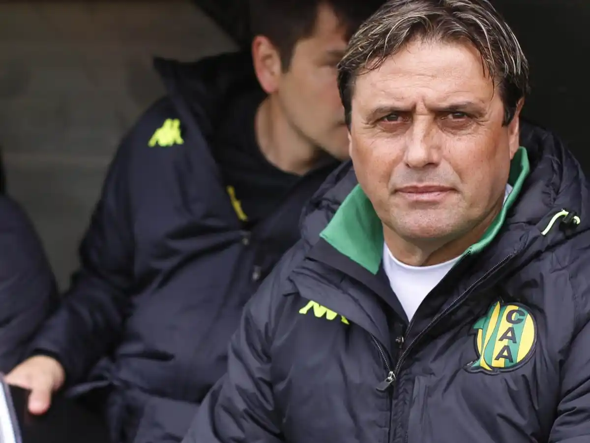 Hoyos confirmó que seguirá siendo el DT de Aldosivi