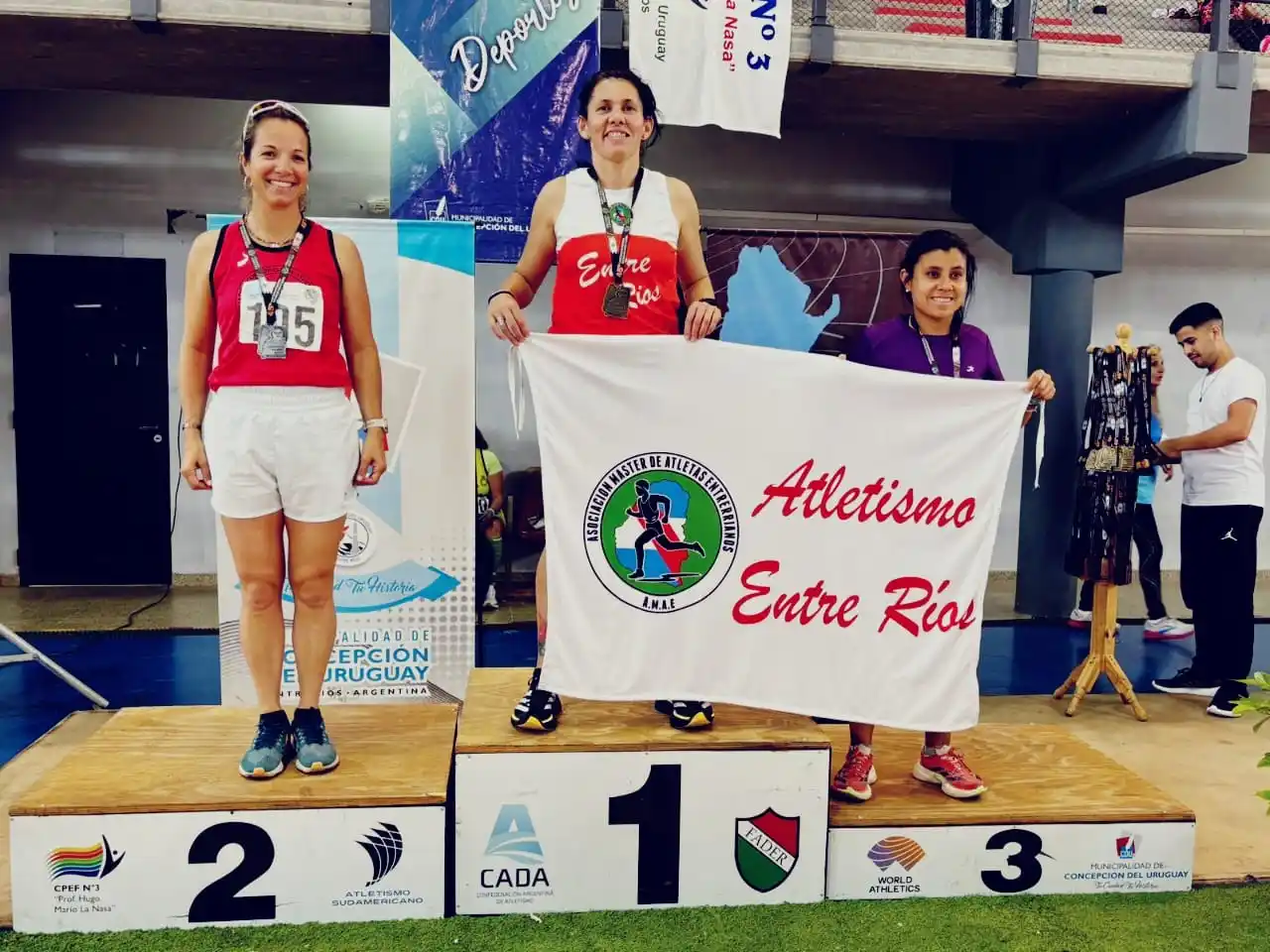 Lis Quinteros ganó la medalla de oro en los 1500 metros y se consagró bicampeona argentina máster en dos pruebas