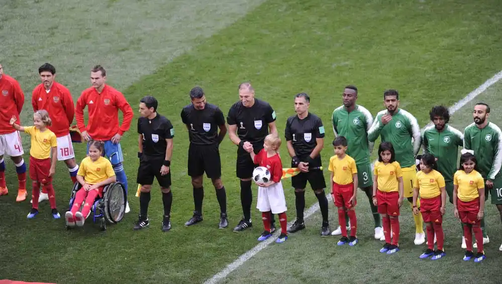 Nestor Pitana, dirigió el primer partido del Mundial