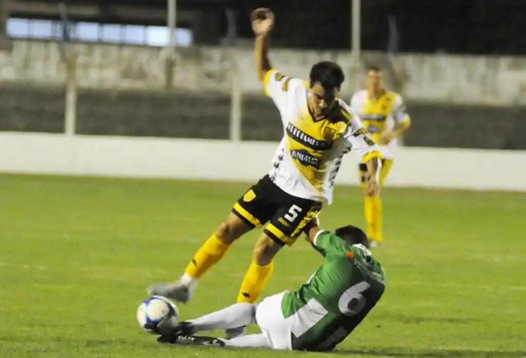 Santamarina estuvo demasiado lejos del gol