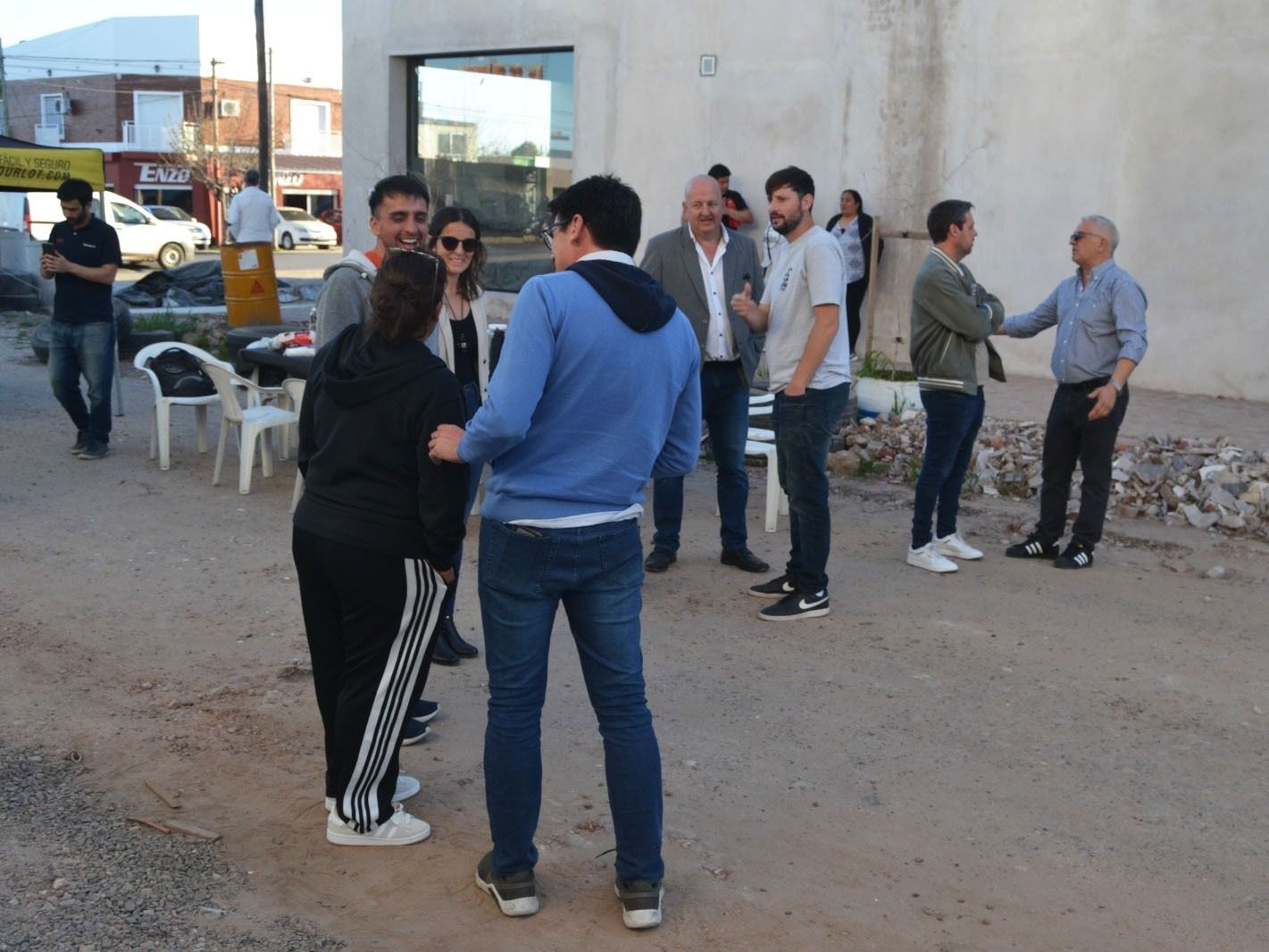 Emotiva inauguración del mural en homenaje a Lisandro Martínez