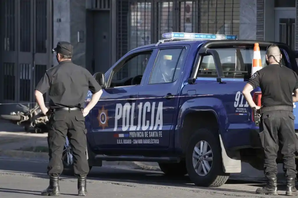 La Policía logró arrestar a los dos delincuentes, que portaban armas de fuego