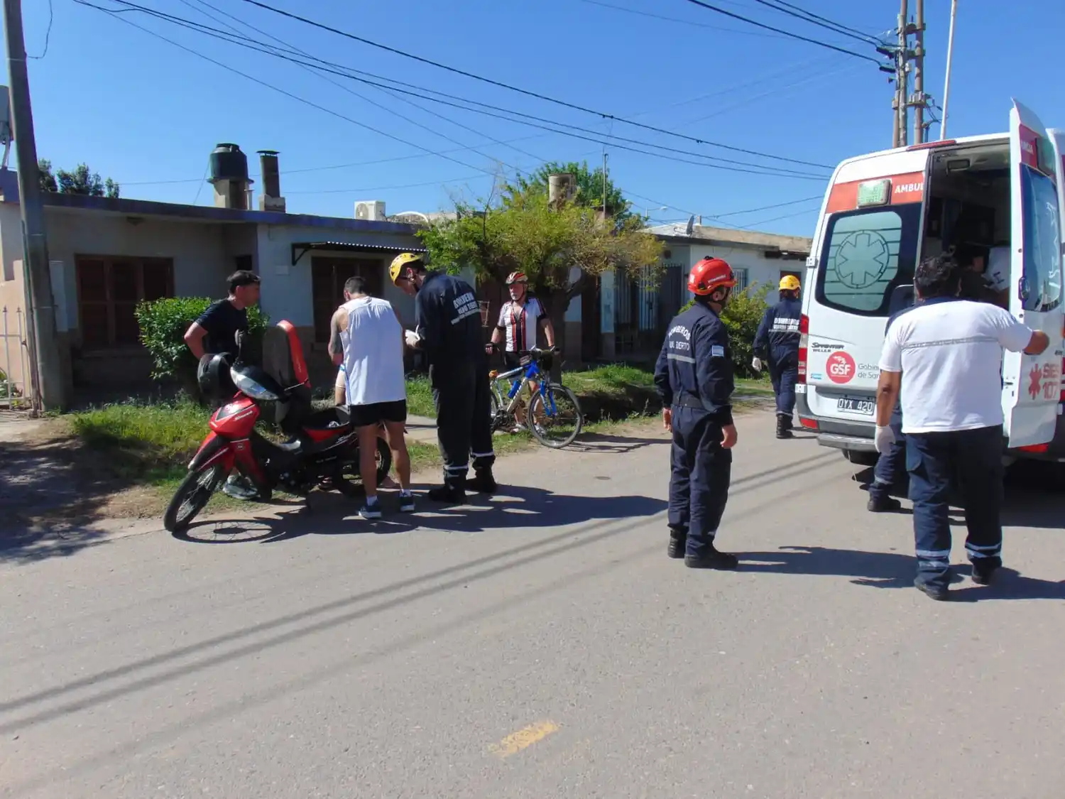 Bomberos y SIES 107 atendieron al motociclista.