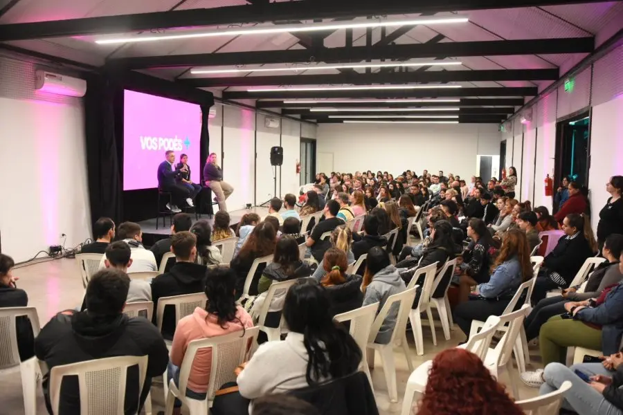 Luis Castellano presentó nuevos cursos de formación laboral