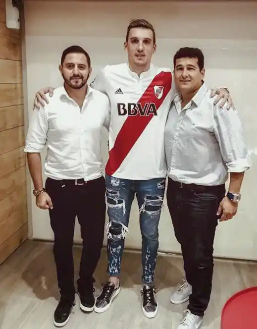 Armani firmó contrato  y es arquero de River