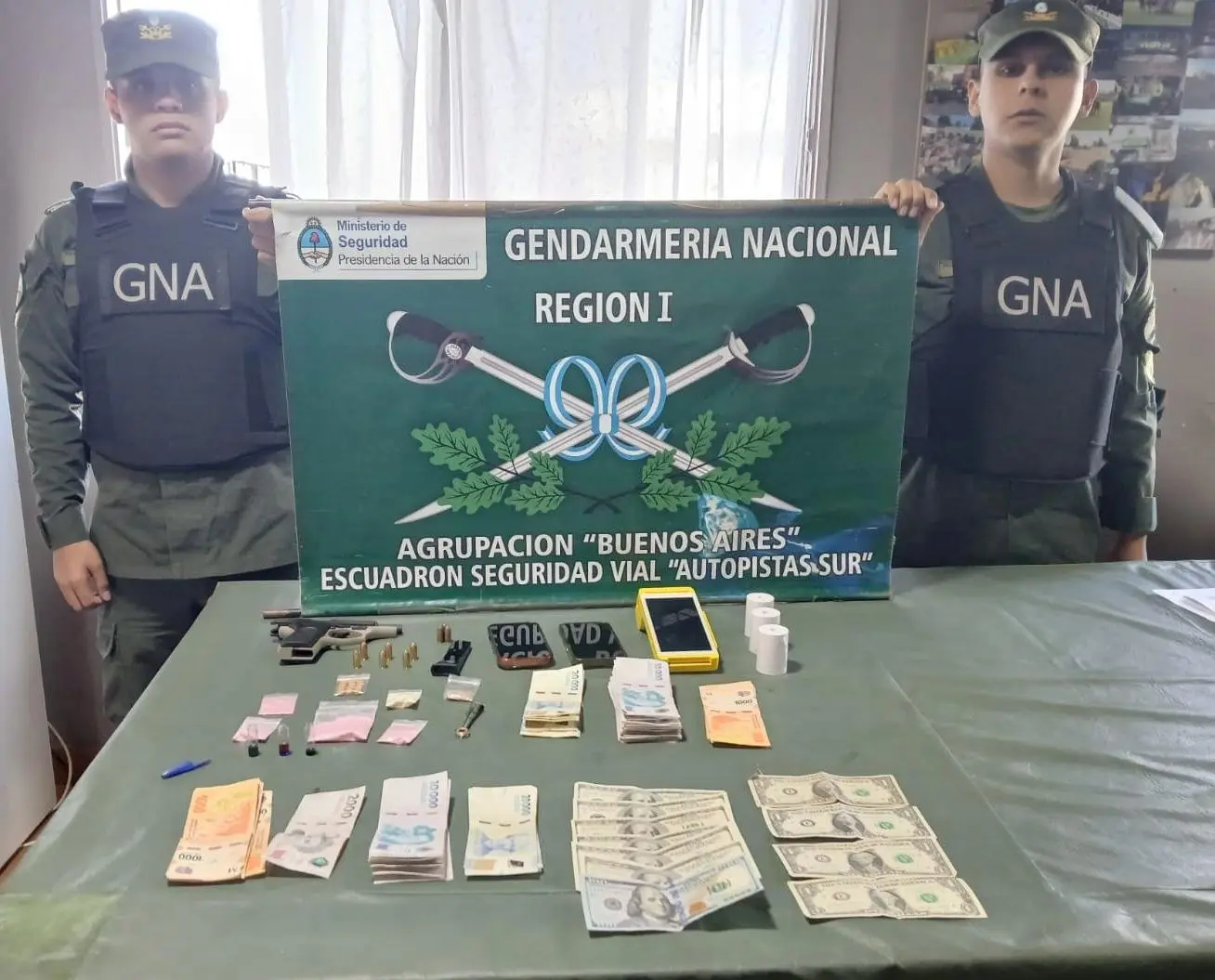 Cañuelas: Gendarmería detuvo en Ruta 3 a delincuentes que circulaban armados y con drogas sintéticas