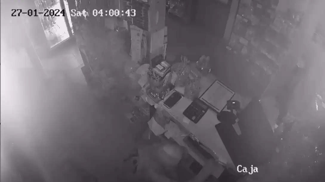 Captura de una de las cámaras de seguridad que captó por completo el robo.