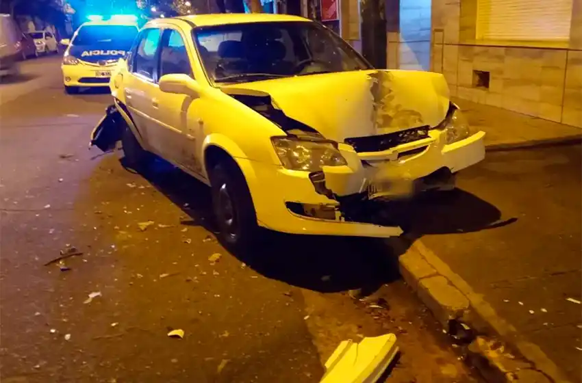 Chocan dos autos y un conductor se negó a realizar el test de alcoholemia: le secuestran el vehículo
