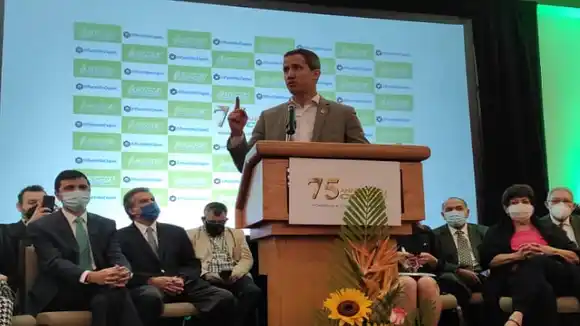 «Estamos firmes para defender a los venezolanos»: Guaidó asegura que no irá al exilio
