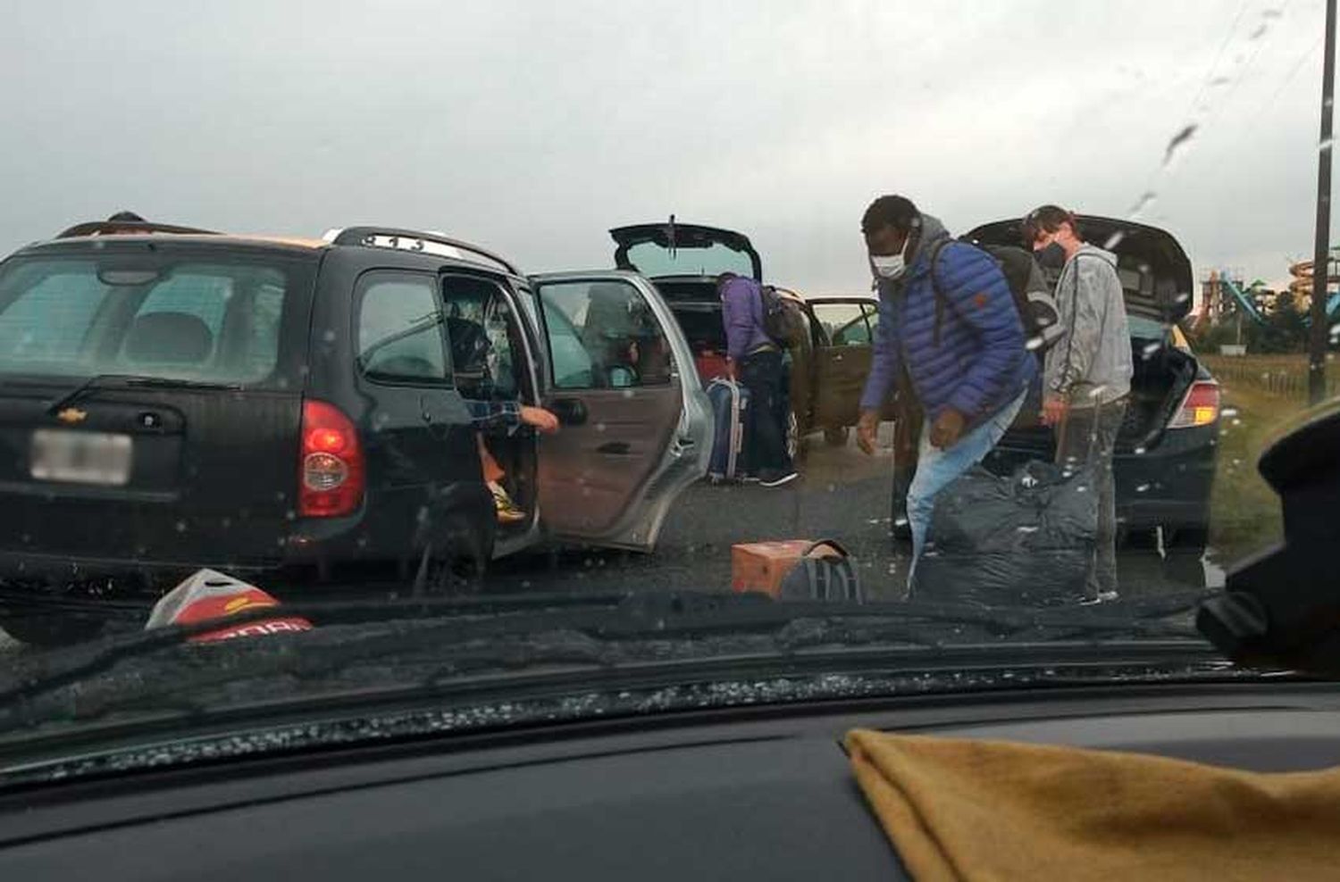 Taxistas enfurecidos con la parada en la ruta 2: "Acá hay algo raro, queremos saber quién permite esto"