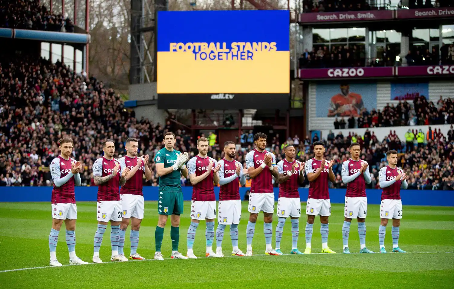 Goleada de Aston Villa, con "Dibu" Martínez
