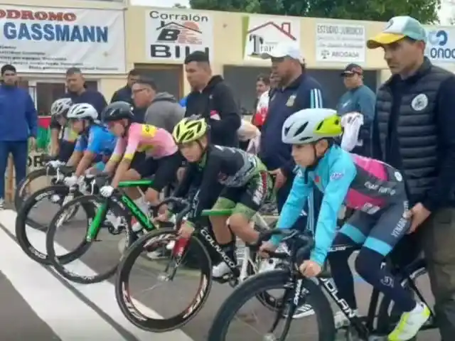 Gran actuación de la escuela de ciclismo venadense en Chaco.