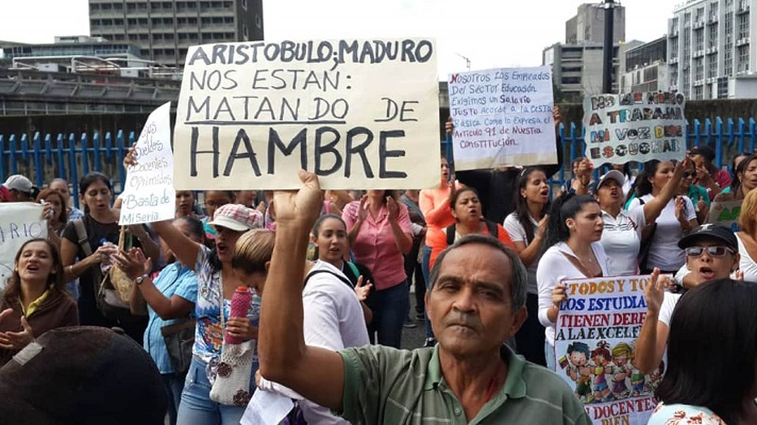 Antonio Ecarri: «El socialismo MATA de HAMBRE a los maestros»