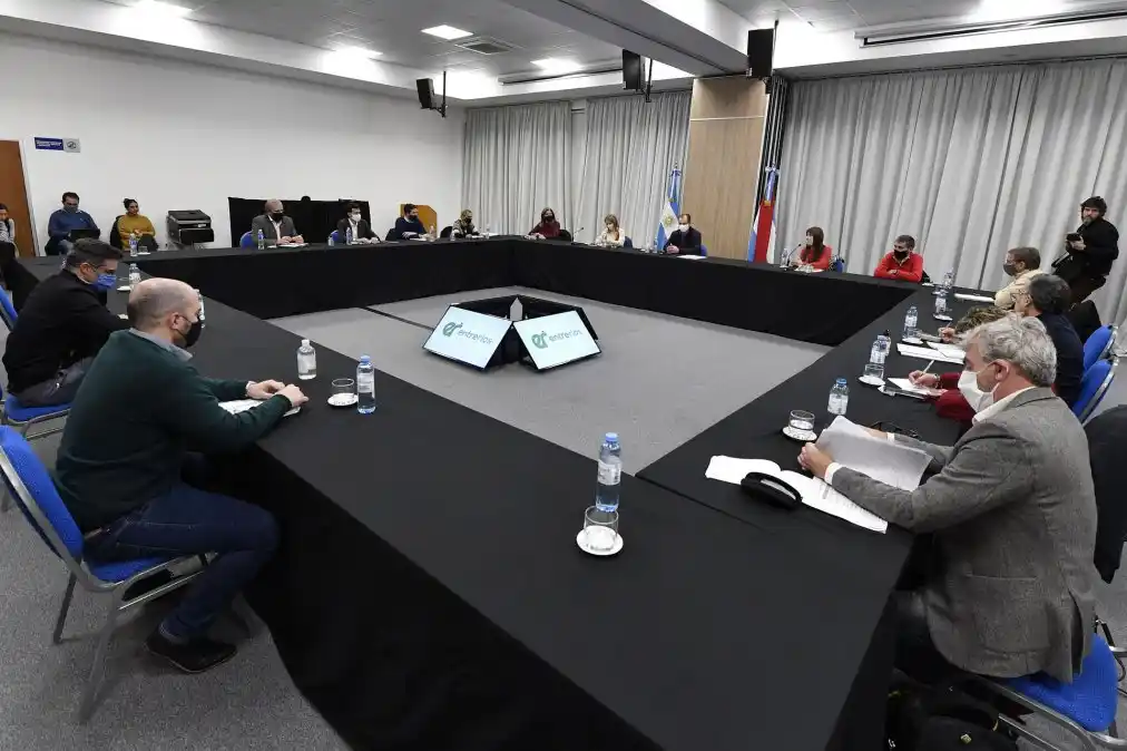 Bordet encabezó la reunión con el Comité de Emergencia Sanitaria (COES)