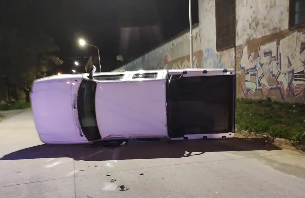 Una mala maniobra a bordo de una Ford Ranger terminó con una mujer y un menor de 6 meses hospitalizados