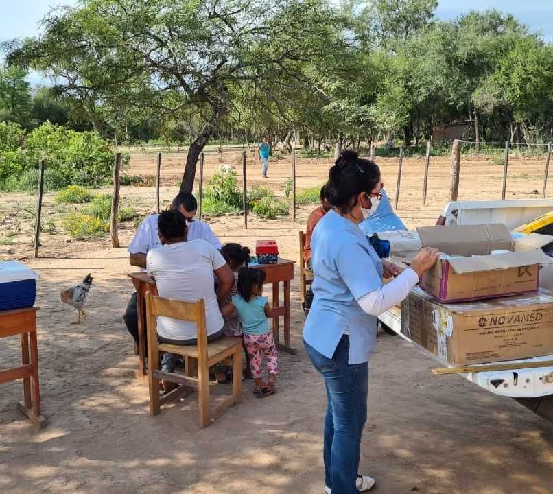 Amplios operativos de salud en comunidades de Las Lomitas