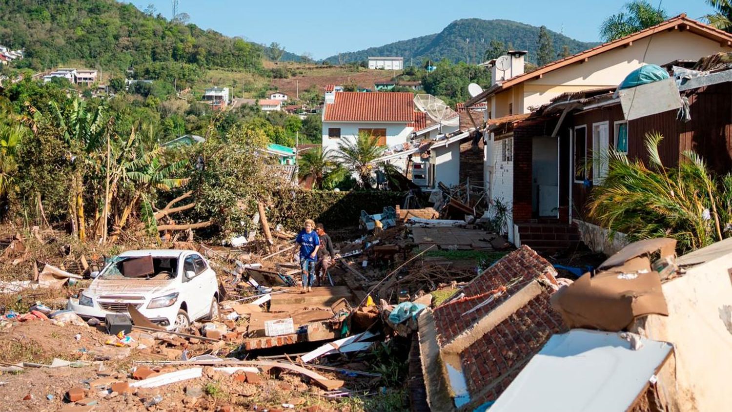 Intensa búsqueda de 46 desaparecidos tras devastador ciclón en Brasil