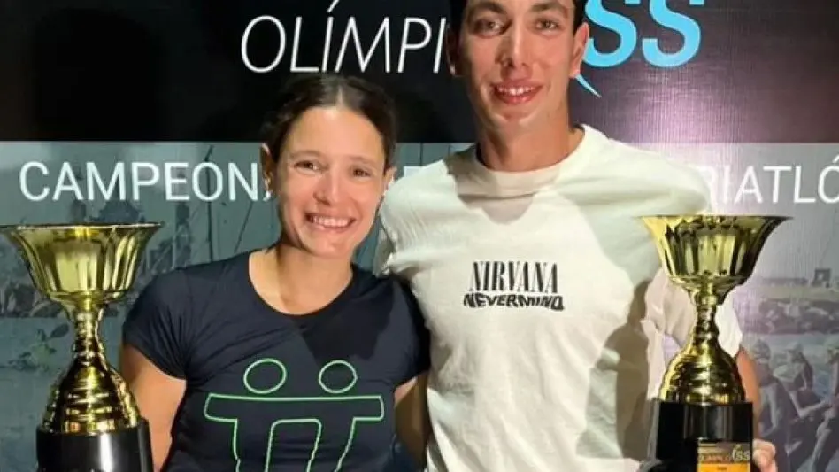 Tiago Muñoz y Clara Debiassi brillaron en el Triatlón Olímpico