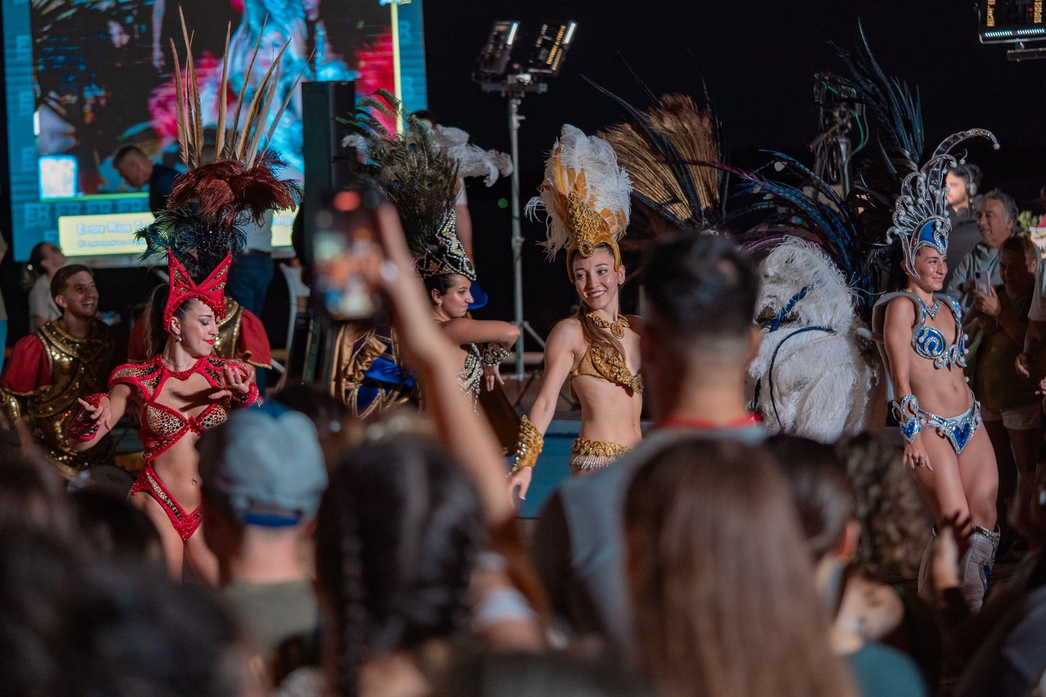 El Carnaval del País deslumbró en la presentación de la temporada de verano de Entre Ríos